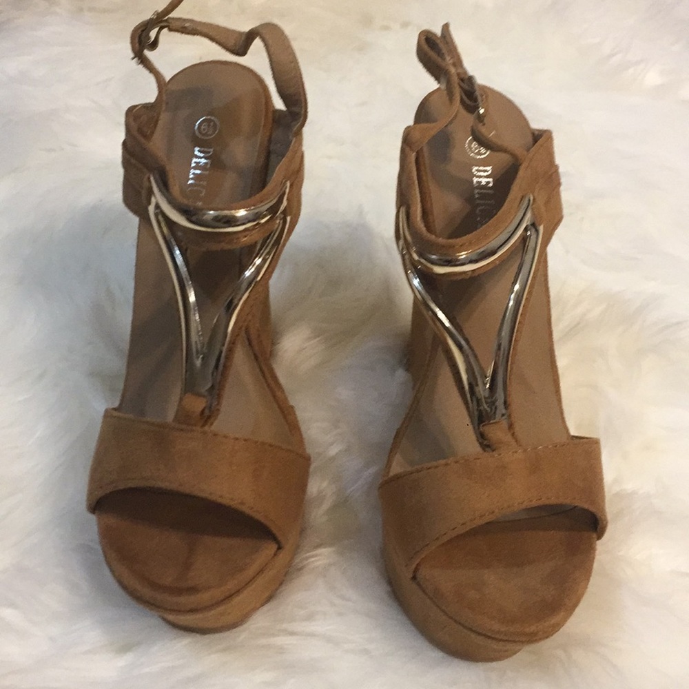 New tan wedges - Picture 2 of 2